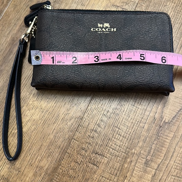 Coach wristlet - Picture 5 of 9